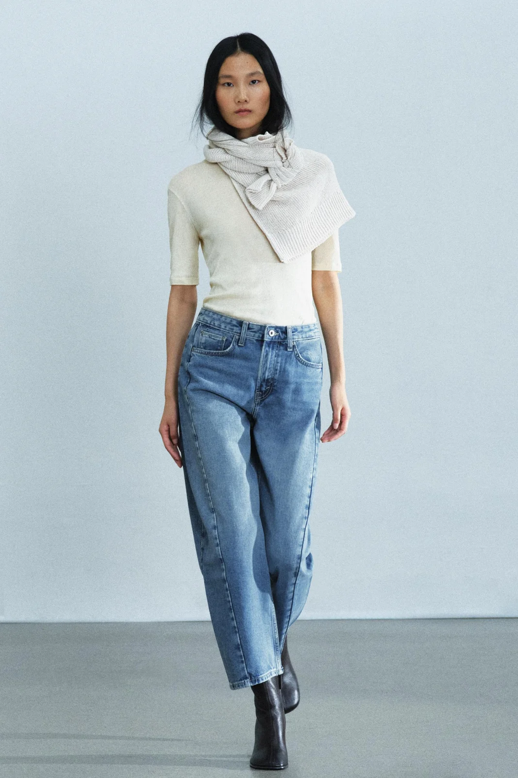 Jeans Cintura Média, Perna Relaxed — Compra Uma, Leva Três Cores Diferentes