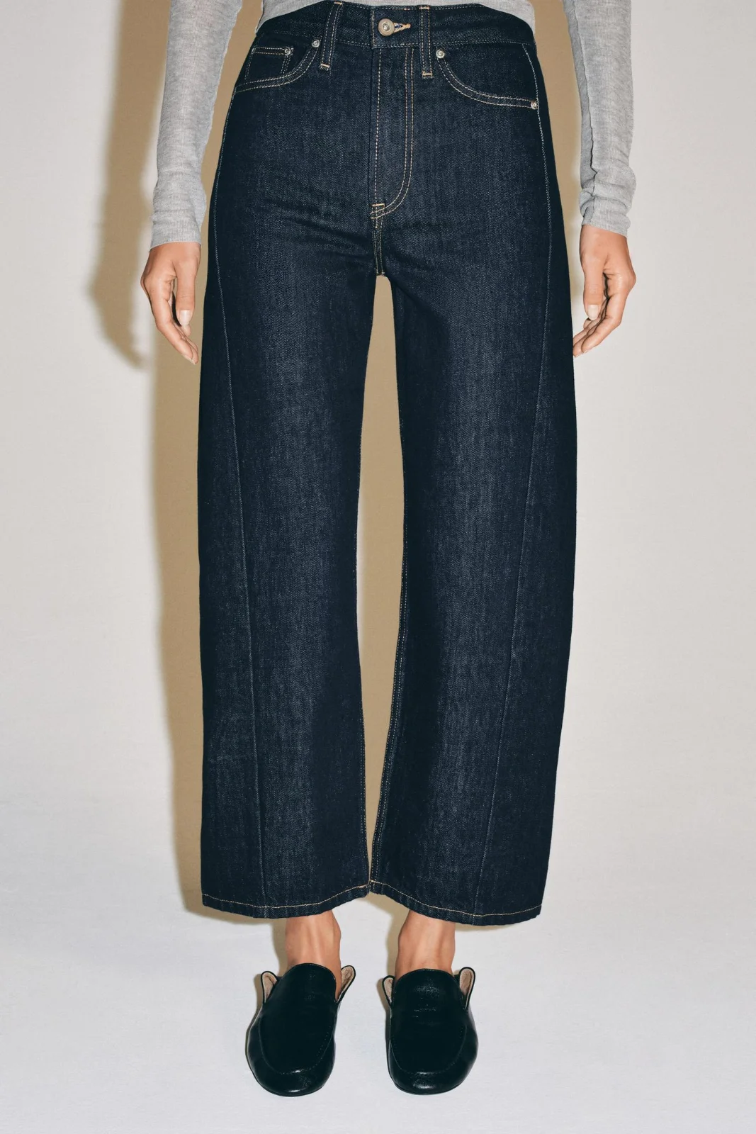 Jeans Cintura Média, Perna Relaxed — Compra Uma, Leva Três Cores Diferentes